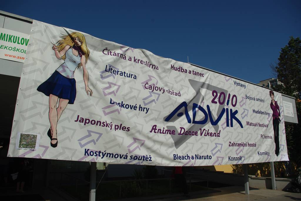 Advik 2010 (AvantaR, moston, Izumi, sikorka): Przed wejściem wisiał ogromny baner