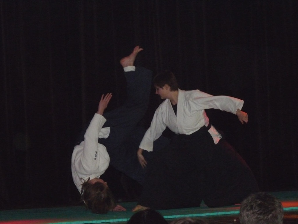 Otakon Zero (ruddy, Isia): pokaz Aikido